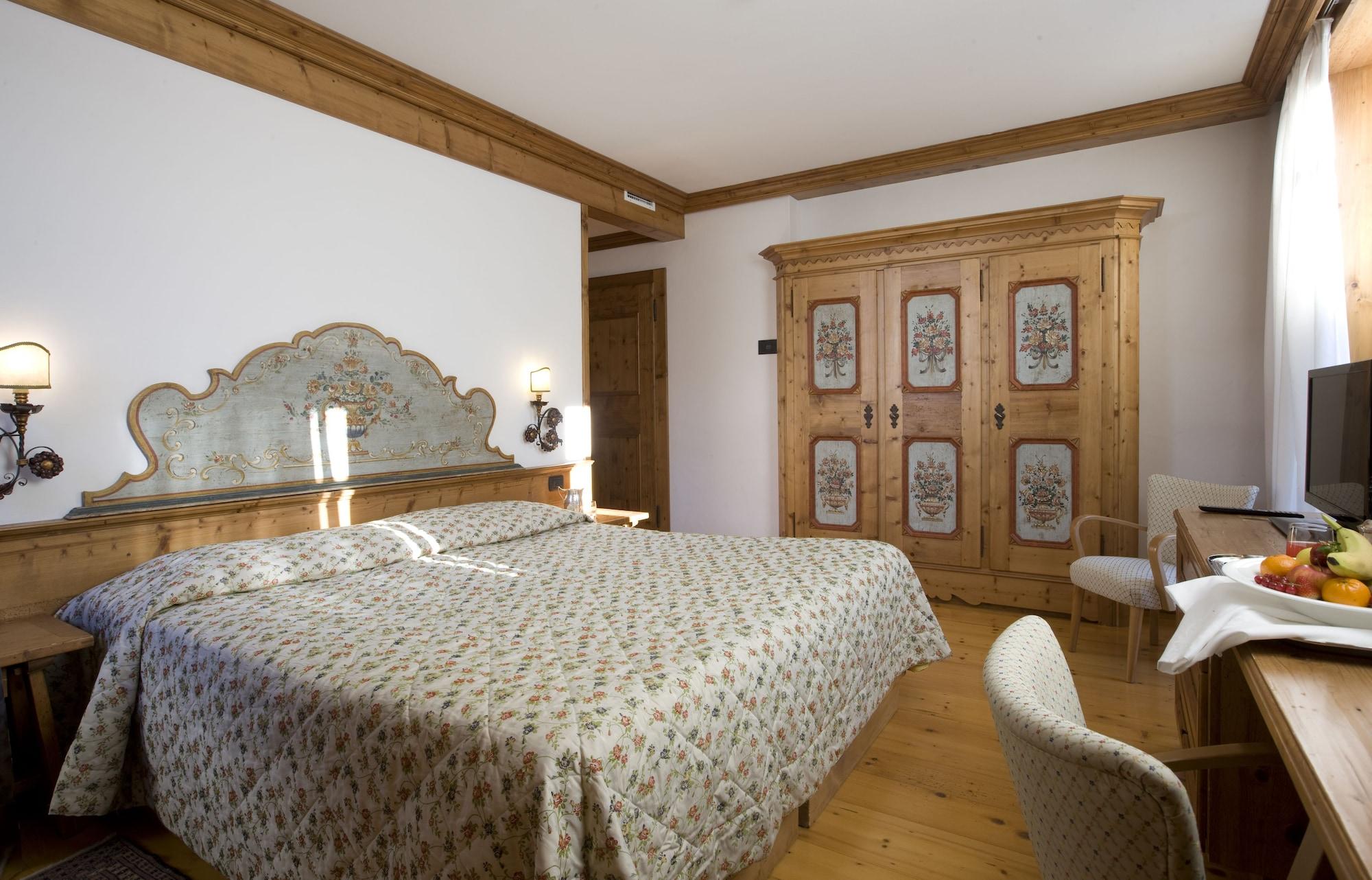 Hotel Cortina Cortina dʼAmpezzo Esterno foto