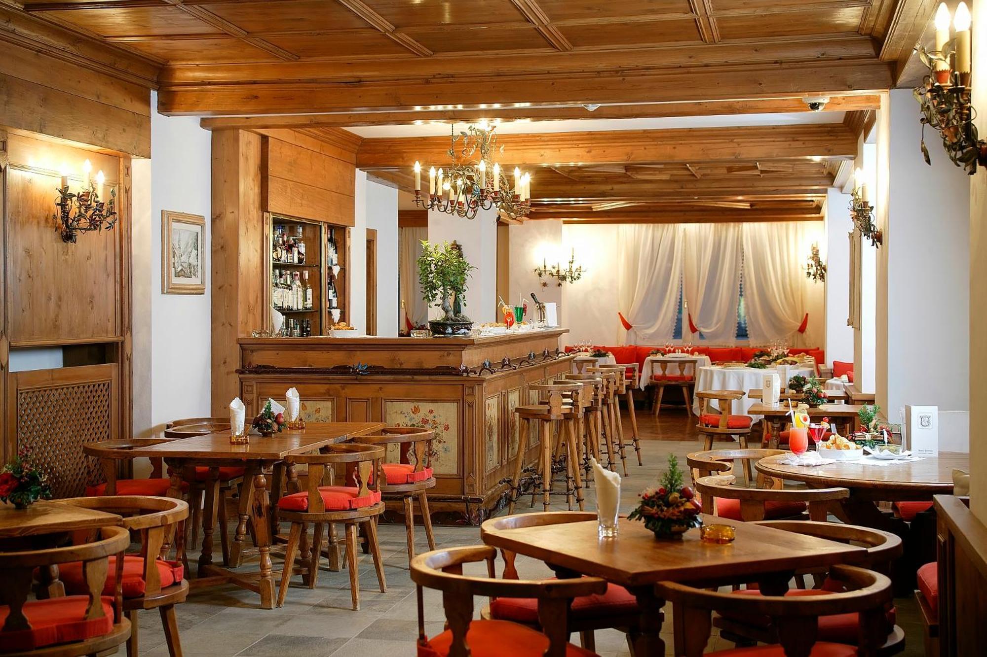 Hotel Cortina Cortina dʼAmpezzo Esterno foto