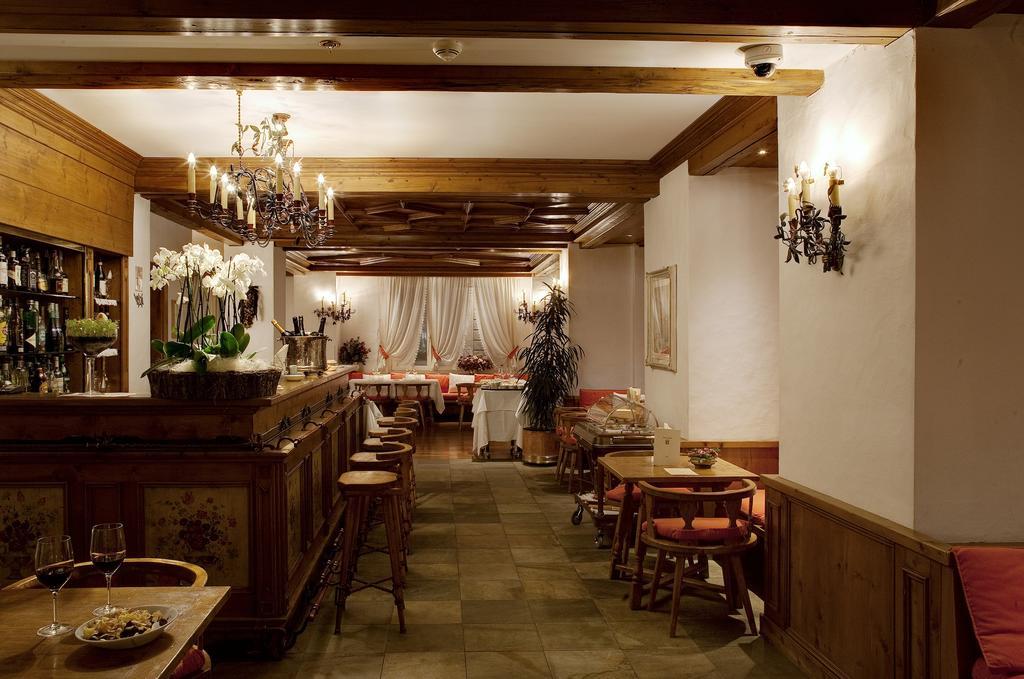 Hotel Cortina Cortina dʼAmpezzo Esterno foto