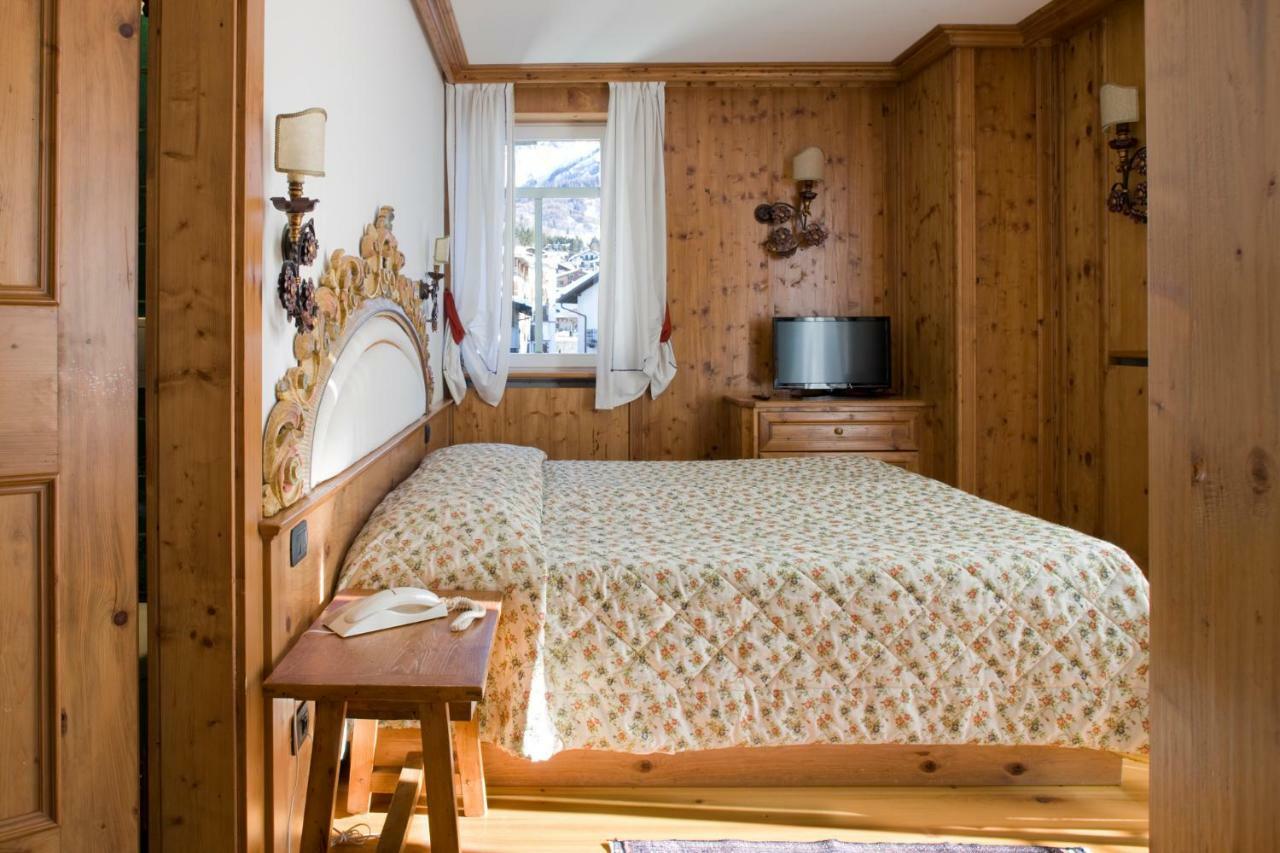 Hotel Cortina Cortina dʼAmpezzo Esterno foto