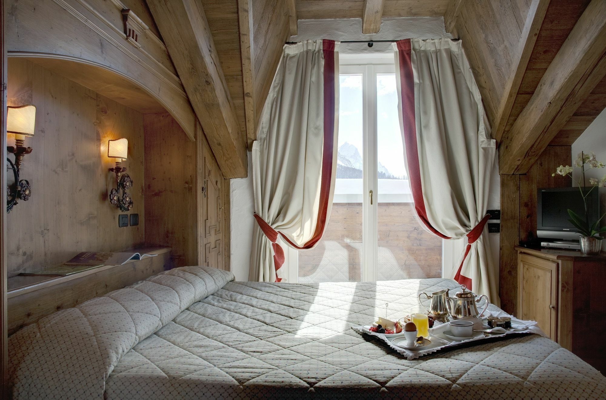 Hotel Cortina Cortina dʼAmpezzo Esterno foto